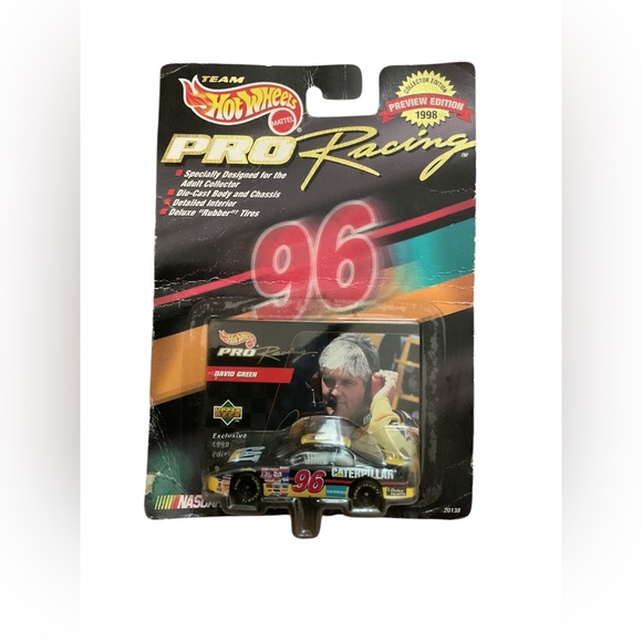 Assorted Die-Cast Racing Cars Collection - Picture 6 of 14